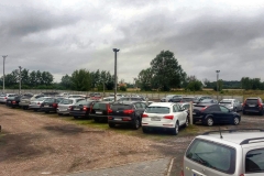 Widok na parking P38 przy lotnisku w Modlinie